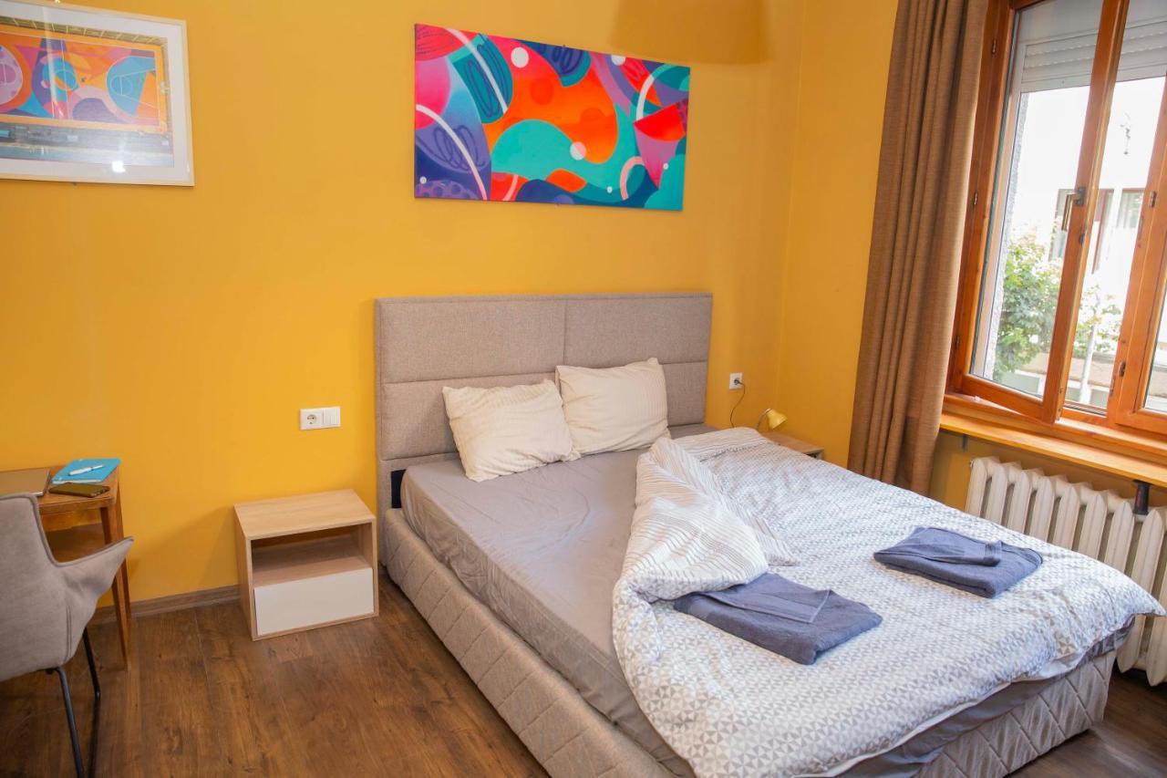 Central Sofia 3-Bedroom Apartment - Urban Art Gallery - Free Parking! Exterior photo
