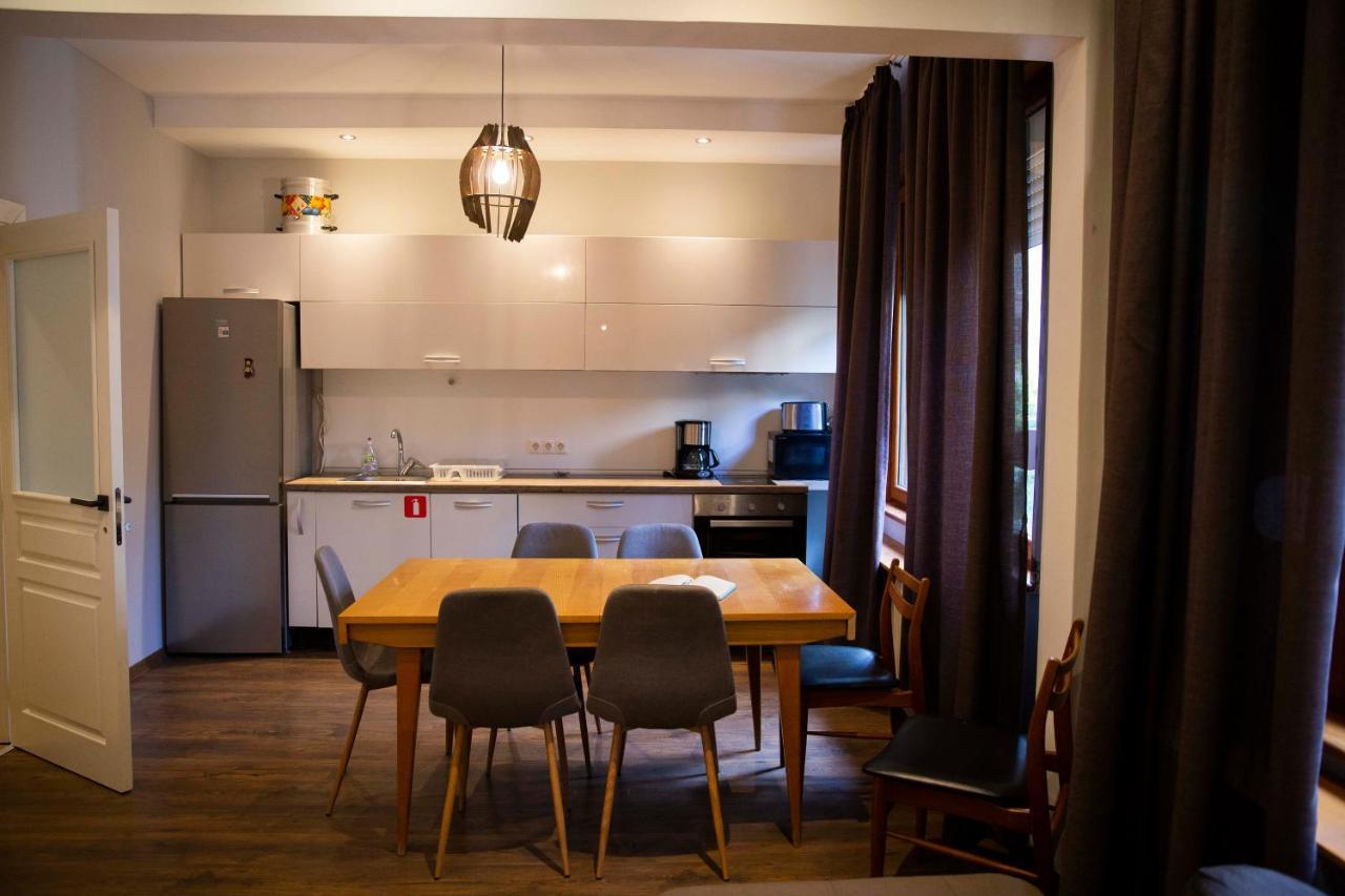 Central Sofia 3-Bedroom Apartment - Urban Art Gallery - Free Parking! Exterior photo