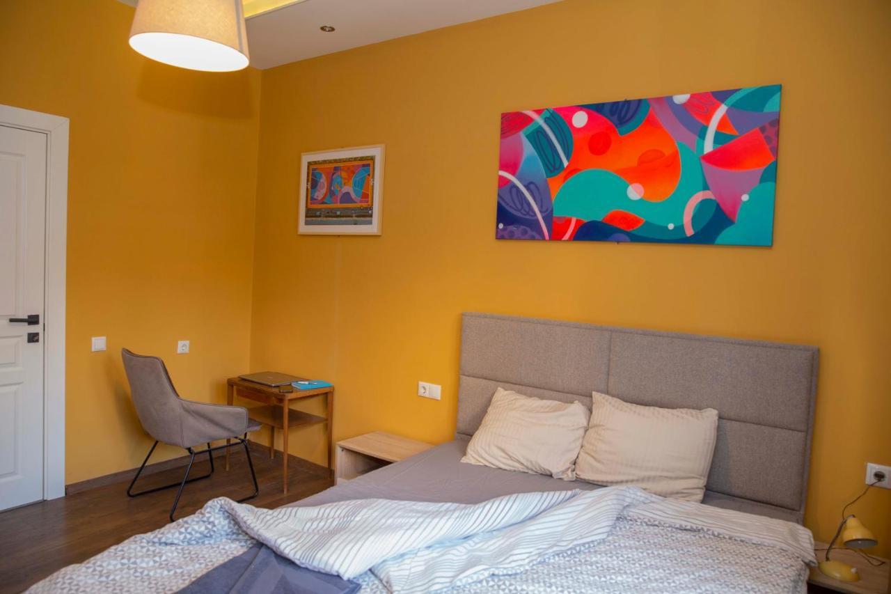 Central Sofia 3-Bedroom Apartment - Urban Art Gallery - Free Parking! Exterior photo